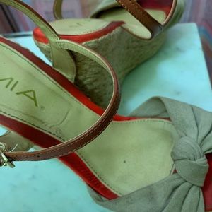 Beautiful wedge, gently used